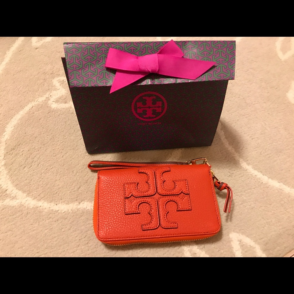 Tory Burch smartphone wristlet